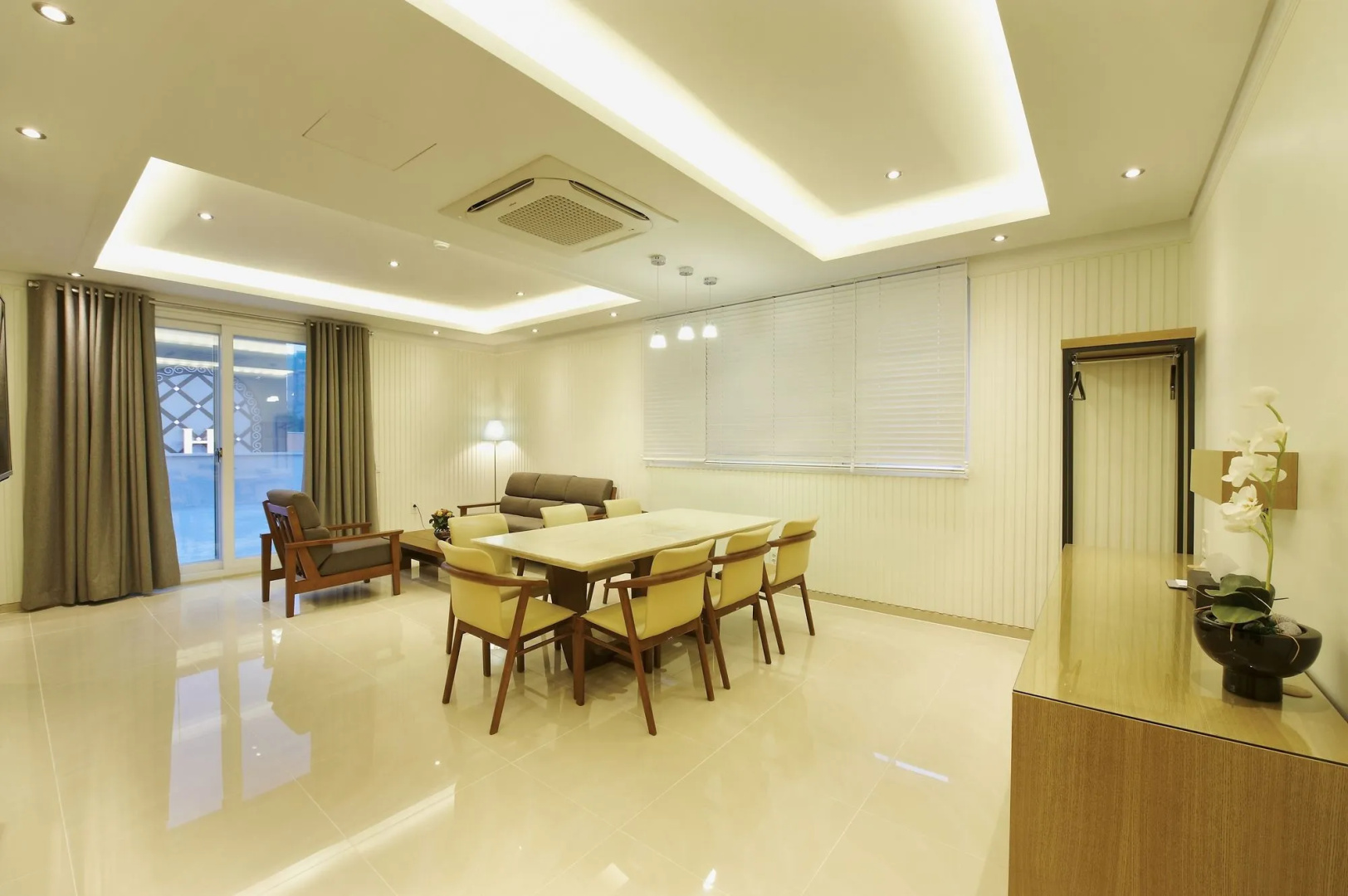 Hotel B