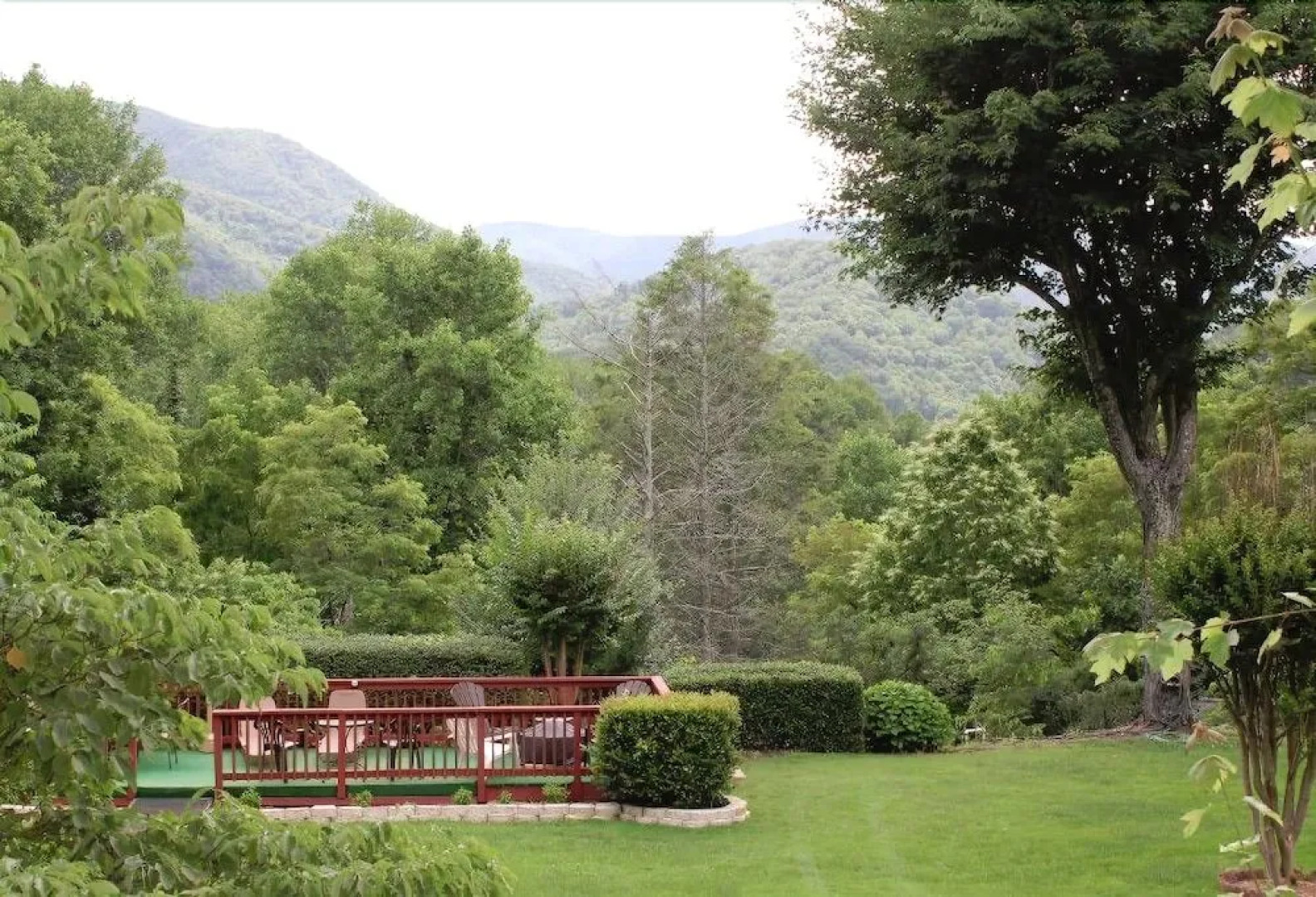 The Chalet Motel & Apts