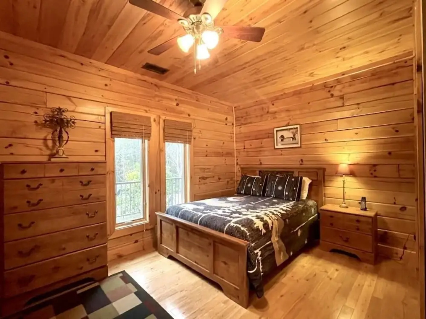 A true log cabin with 360 degree mountain views - Pet and Motorcycle friendly! 5 Bedroom Cabin by RedAwning