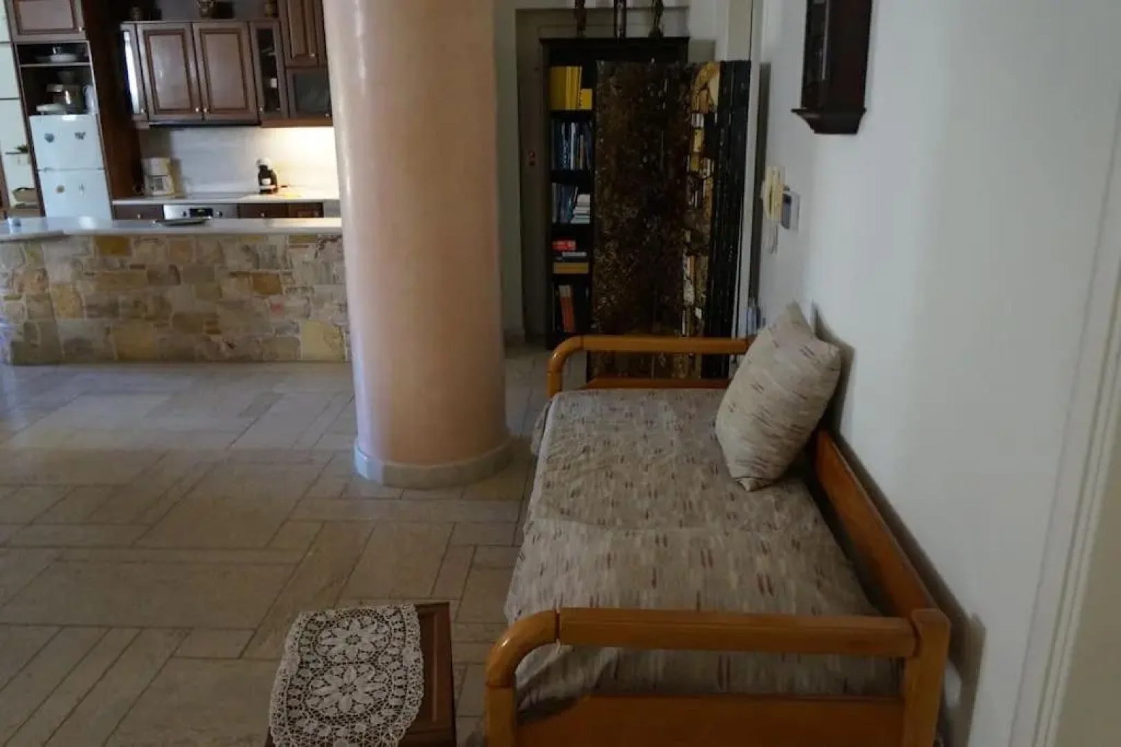 Apartment with a garden, BBQ, swimming pool and jacuzzi