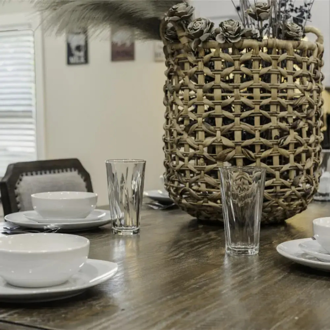 Stockyards- 4min Pet Friendly 3BR Luxe Gem