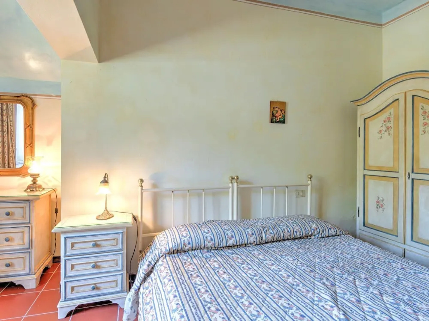 Beautiful Farmhouse in San Vivaldo with Swimming Pool