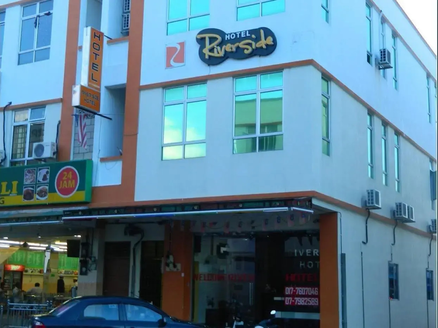 Riverside Hotel