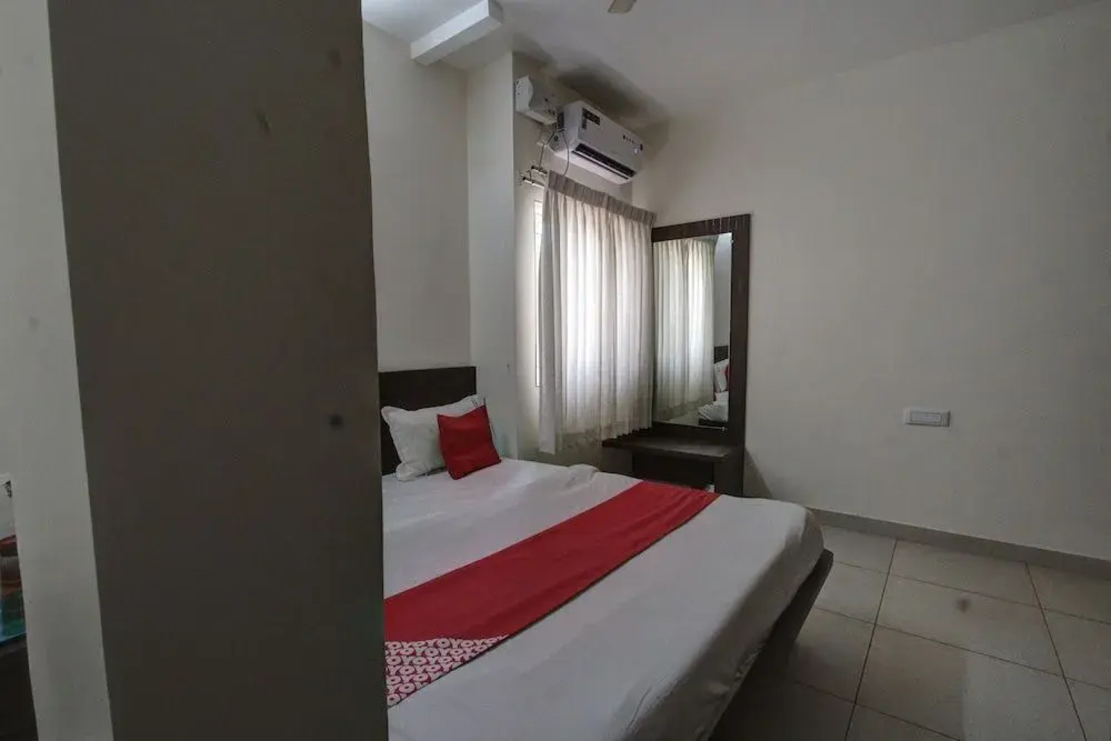 Kruthika Comforts By OYO Rooms