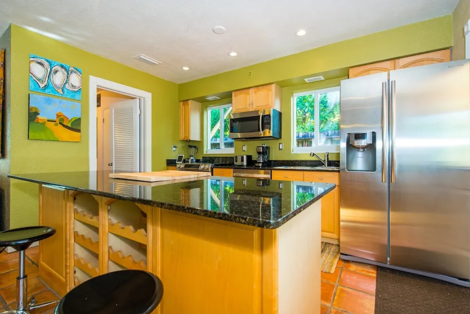 Lush Oasis Home - 2 Br home by RedAwning