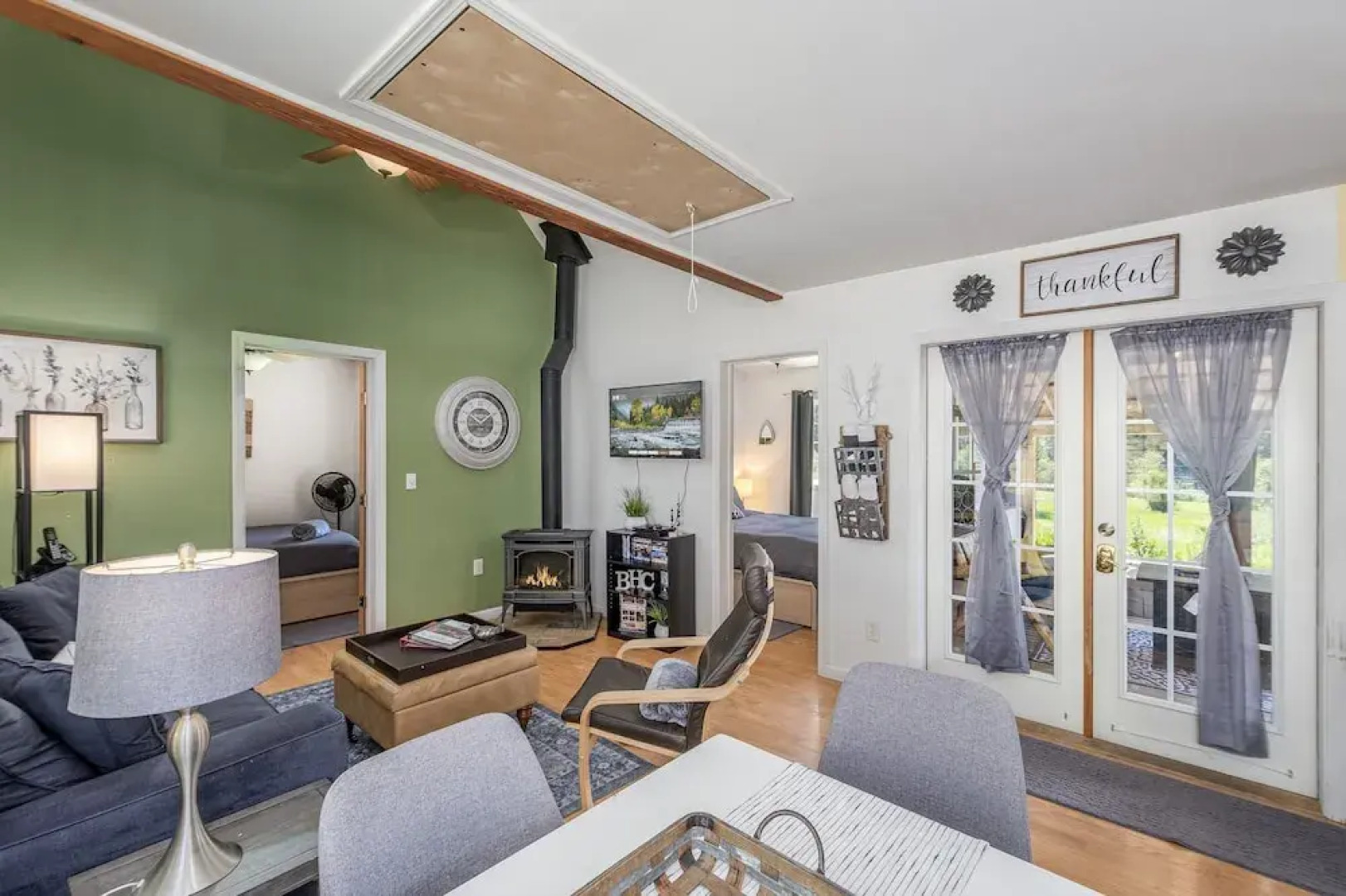 Beaver Hill Cabin Near Plain 2 Bedroom Home by NW Comfy Cabins by RedAwning