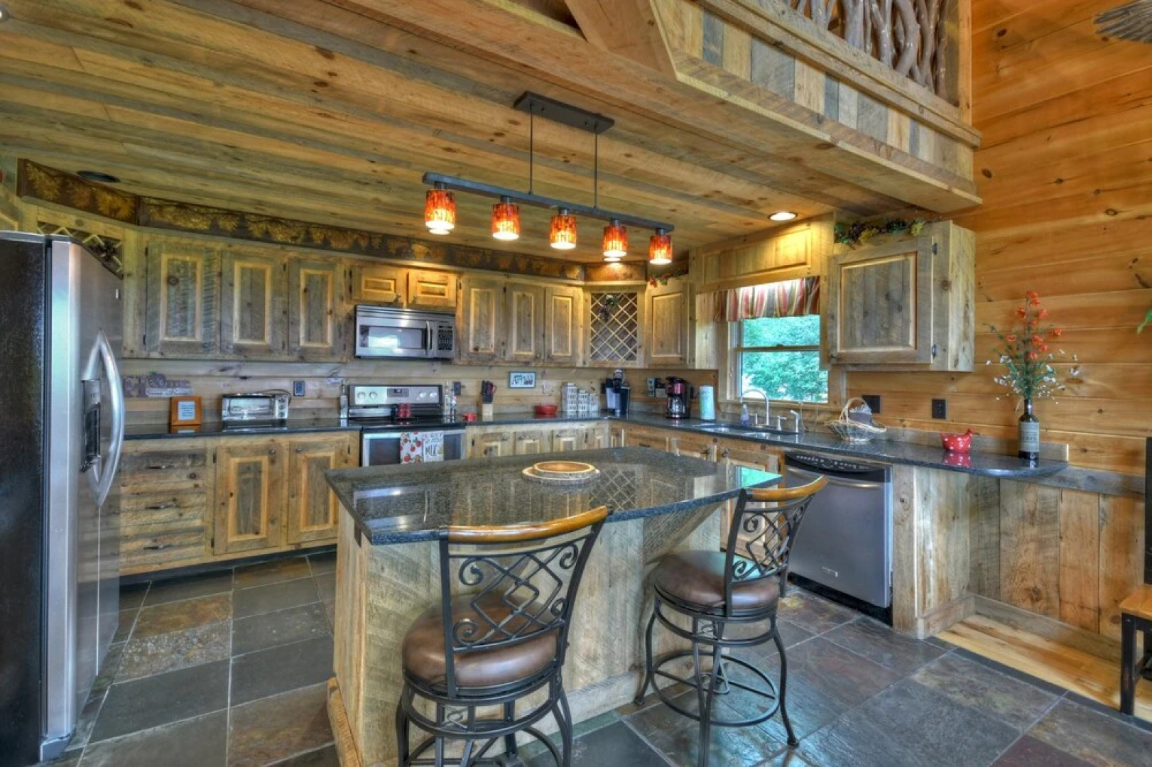 Heavens Doorstep- Stunning Mtn & Lake Nottley View