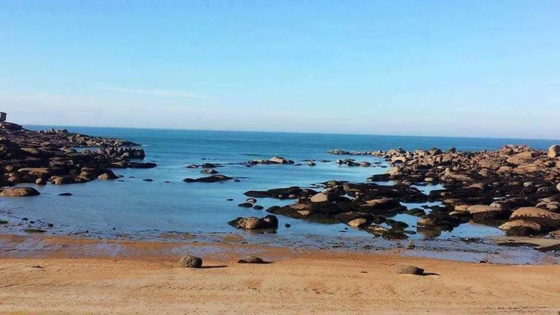 House With one Bedroom in Belle-isle-en-terre, With Enclosed Garden -