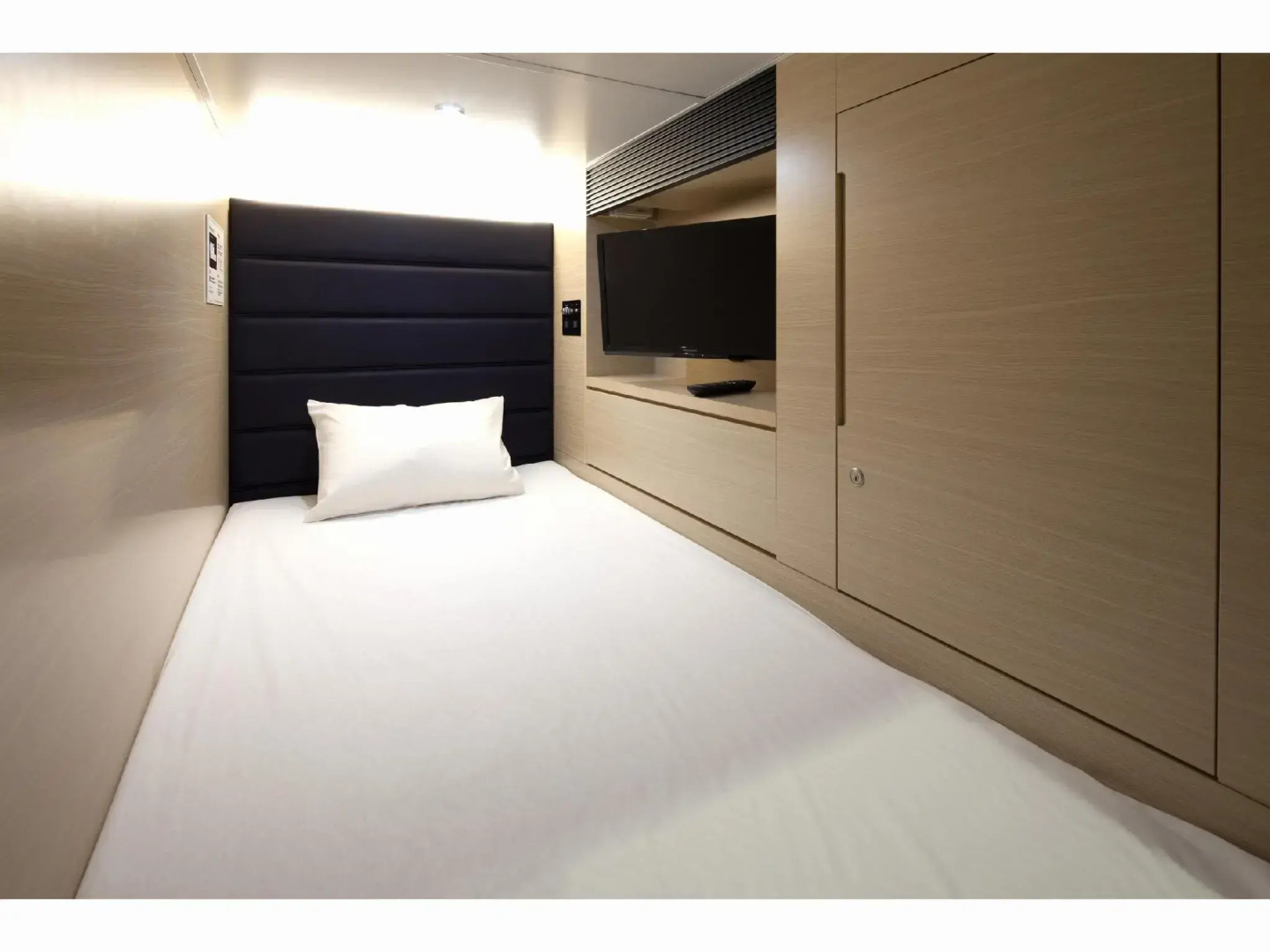 Y's Cabin & Hotel Naha Kokusai Dori