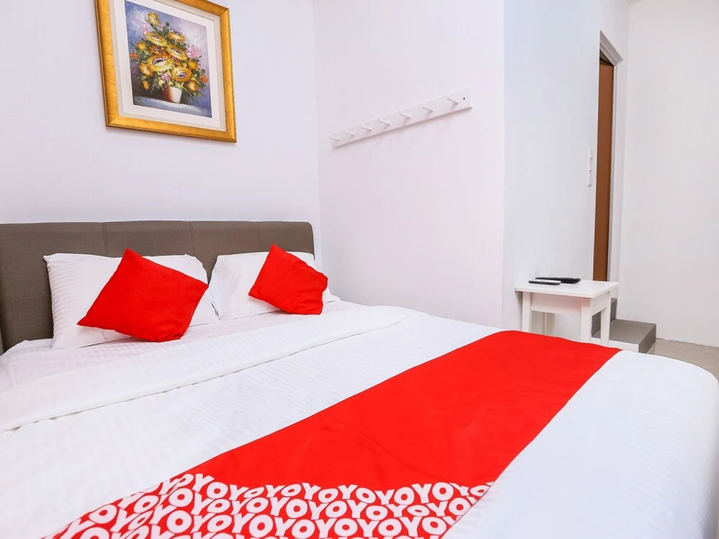 Roselyn Inn by OYO Rooms