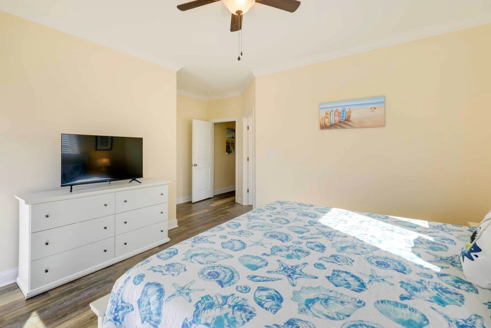 Emerald Isle Vacation Home: Walk to Beach!