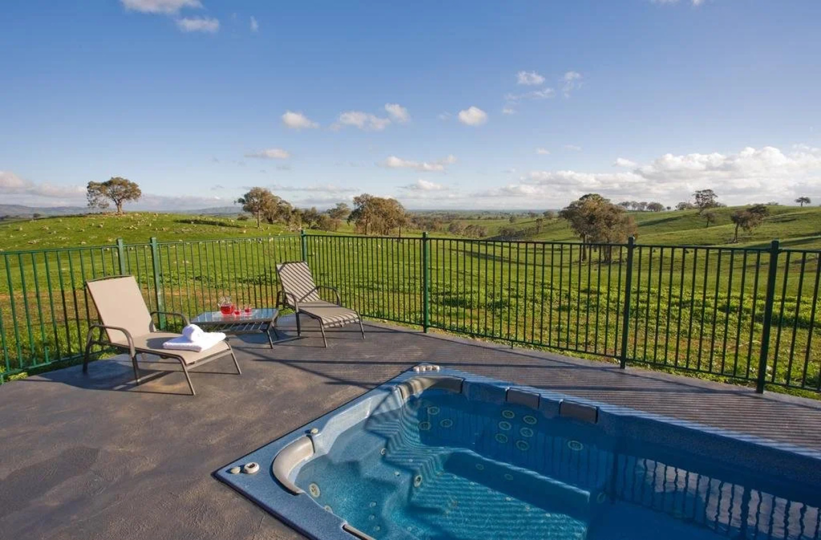 Hut on the Hill Bed & Breakfast