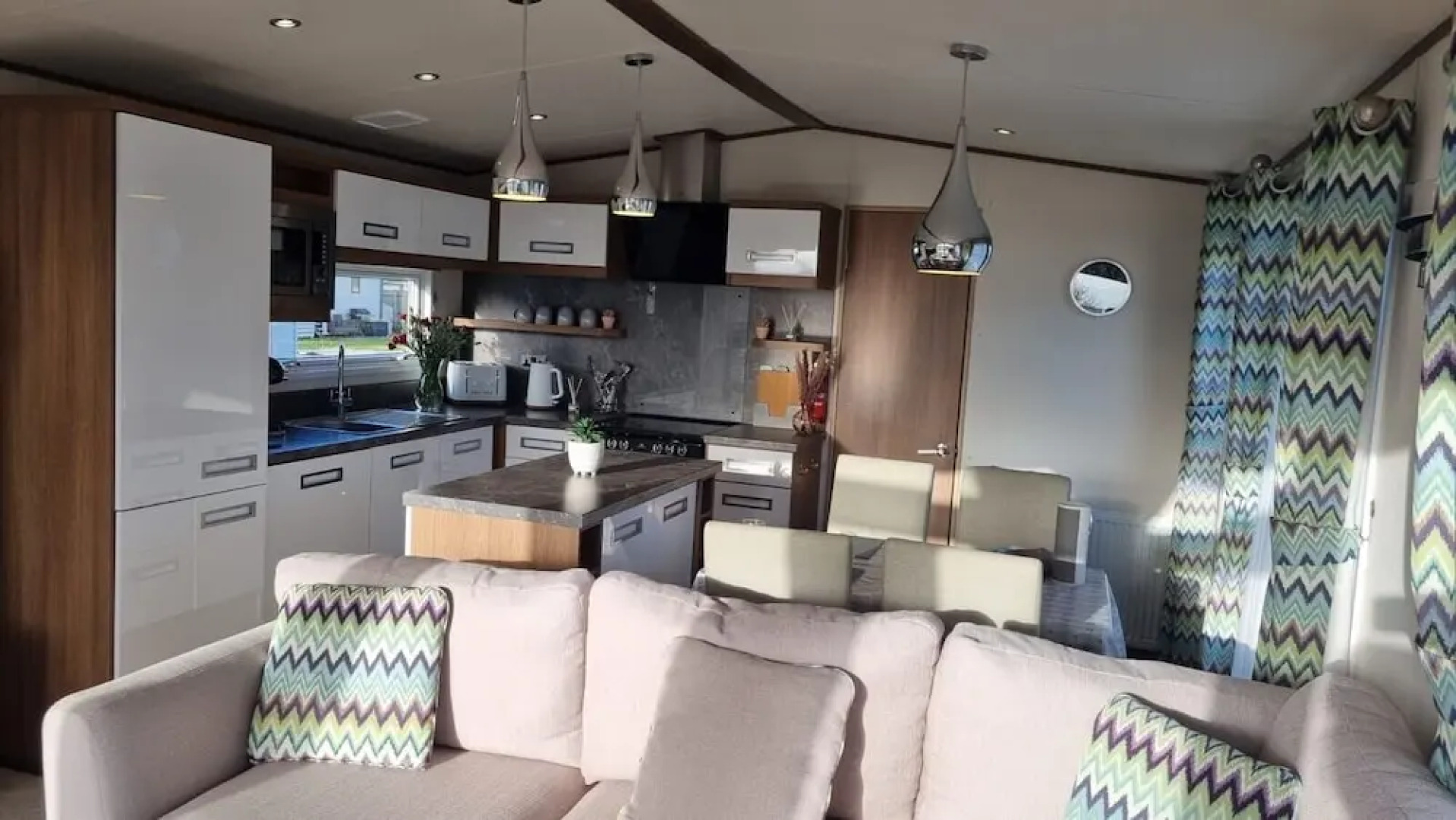 Stunning Seaside Lodge Nr New Forest 2 bed