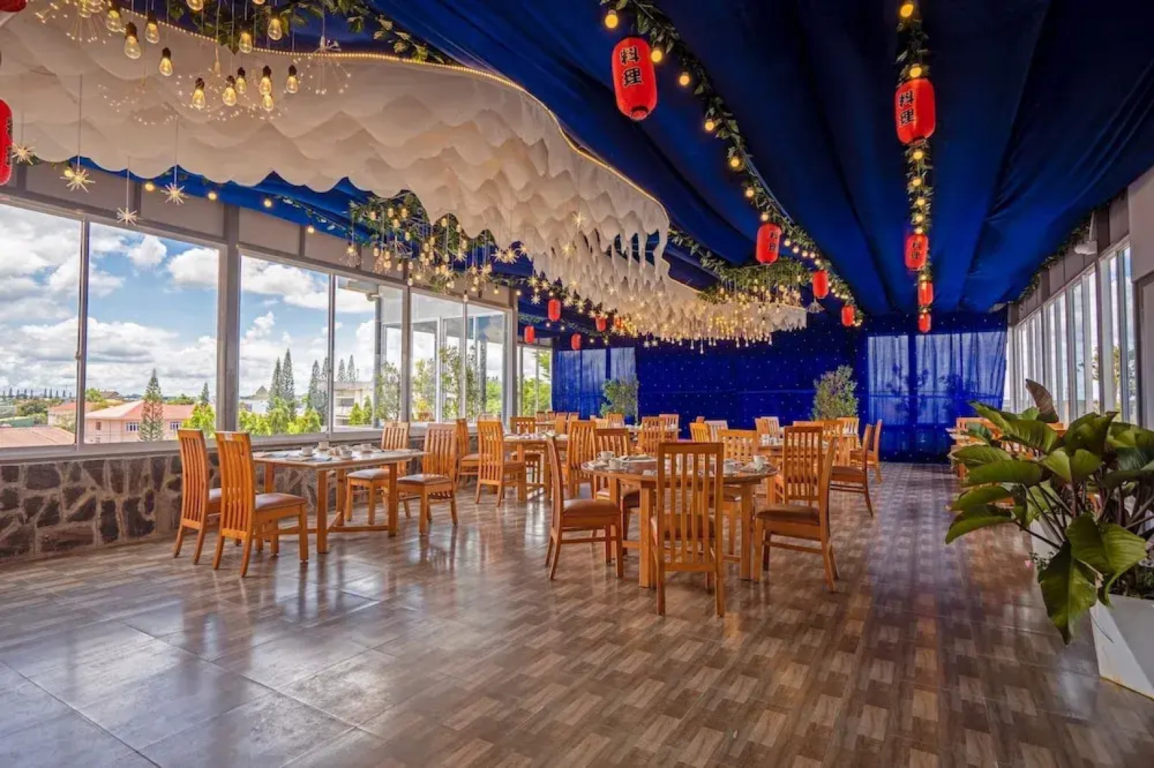 Đông Phương Hotel & Restaurant