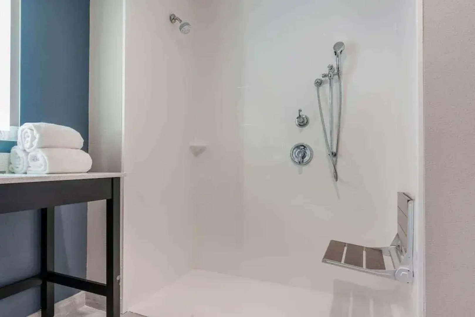 La Quinta Inn and Suites by Wyndham Houston Spring South