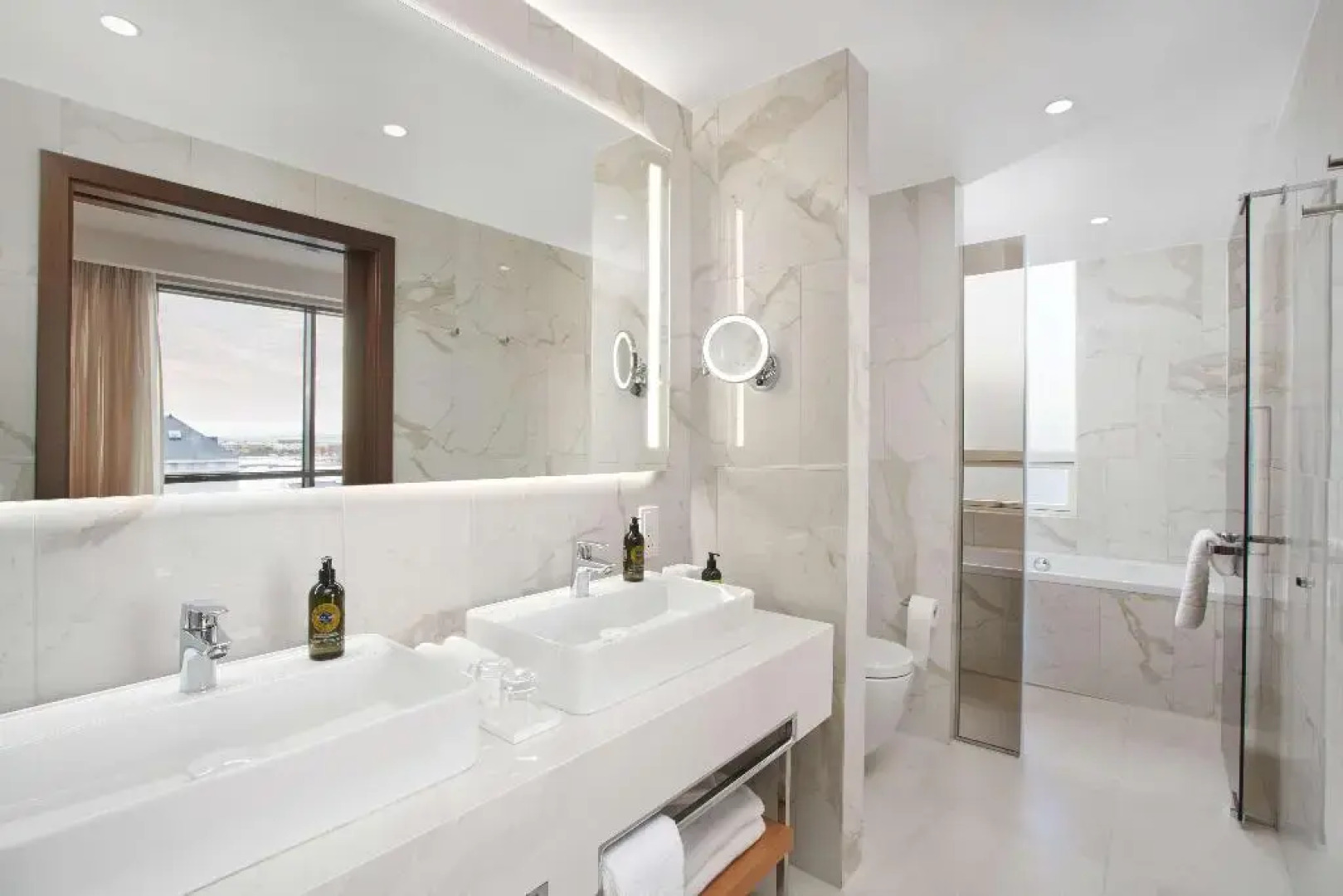 Отель Iceland Parliament, Curio Collection By Hilton