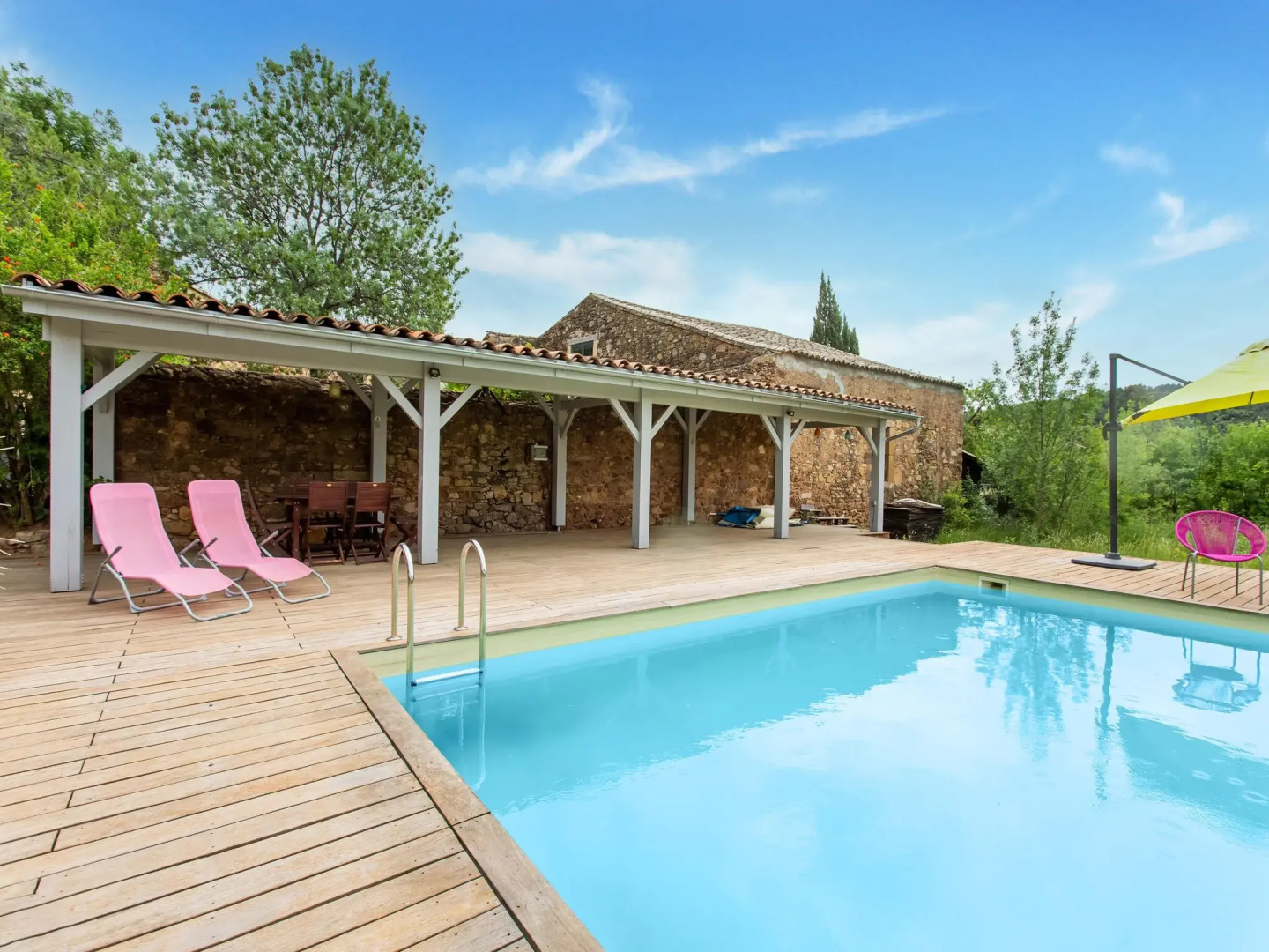 Tranquil holiday home in Cébazan with private pool