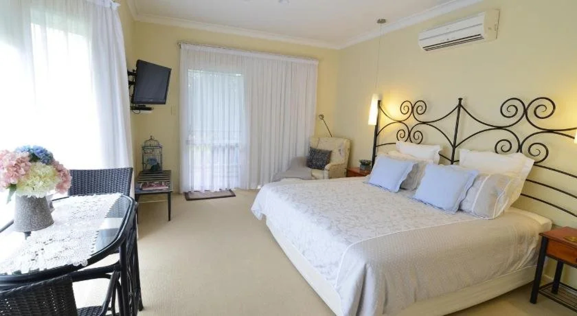 Rosevillehouse Bed & Breakfast