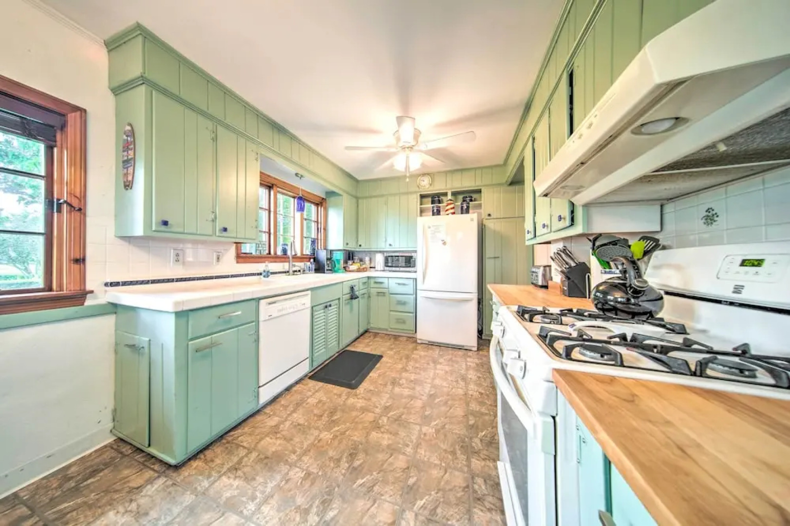 Private Waterfront Lake Erie Home w/ BBQ Patio