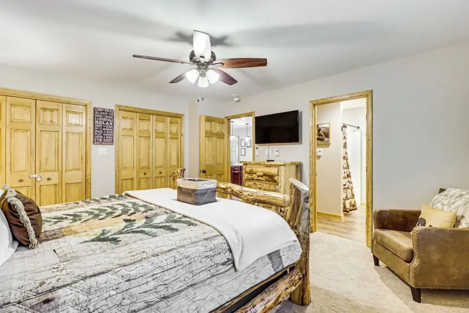 Forest Views & Hot Tub: Poconos Cozy Cabin