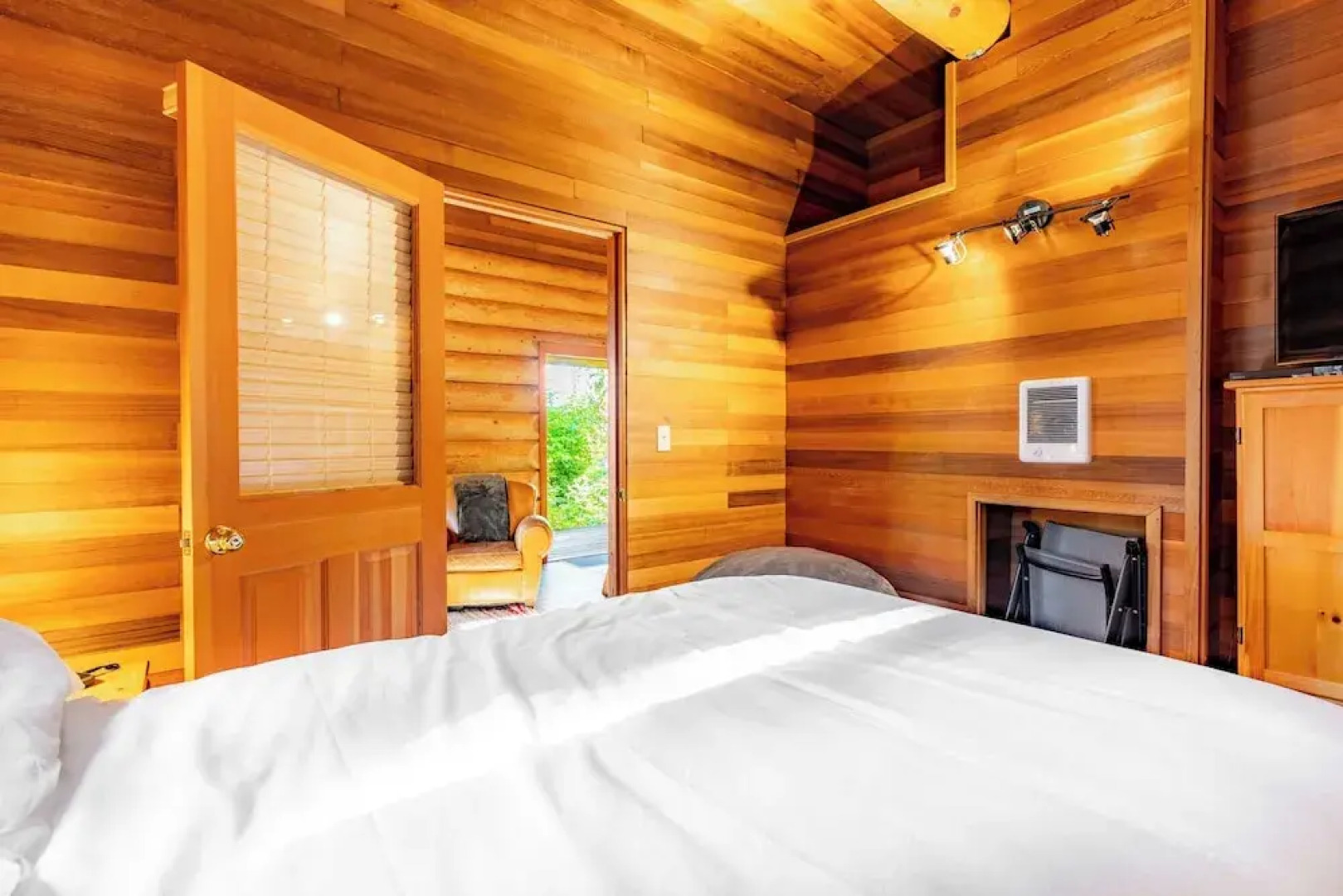 Penn Cove Overlook by Avantstay Cabin w/ Views