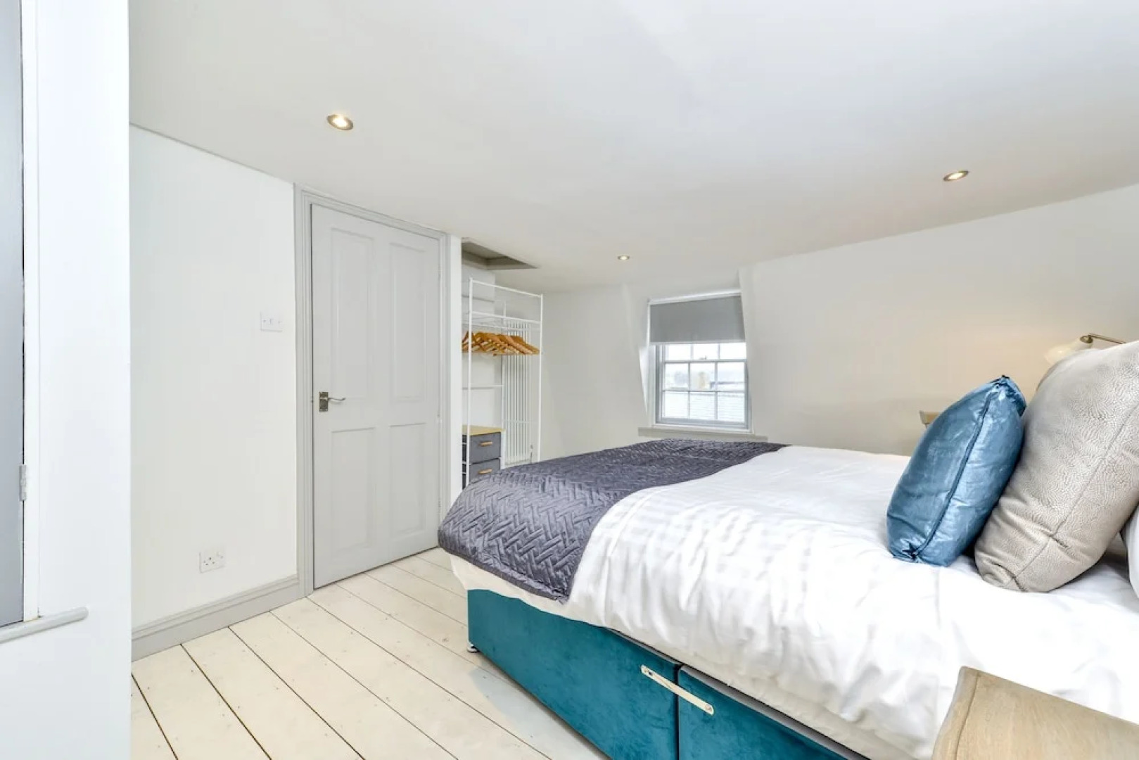 Scotgate House by Vose Nights