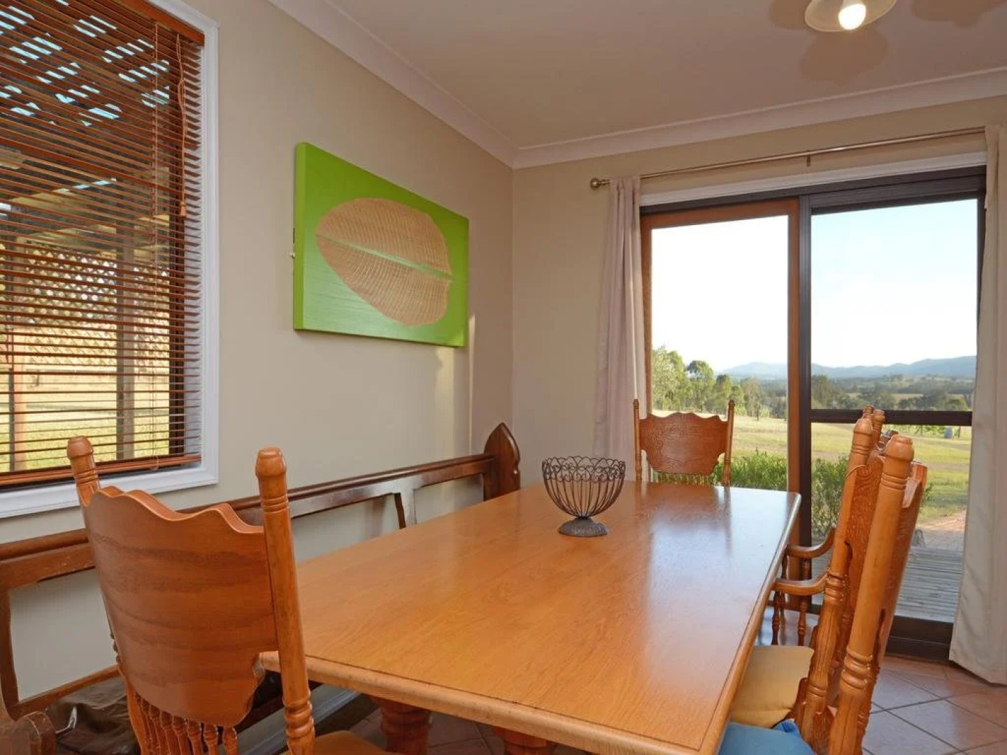 Silver Springs 6br Luxury Homestead with Wifi, Pool. Fireplace, Views, Olives and Space