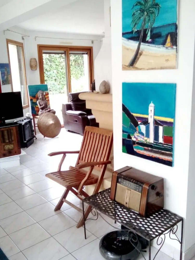 House With 3 Bedrooms in Saint-perreux, With Enclosed Garden - 40 km F