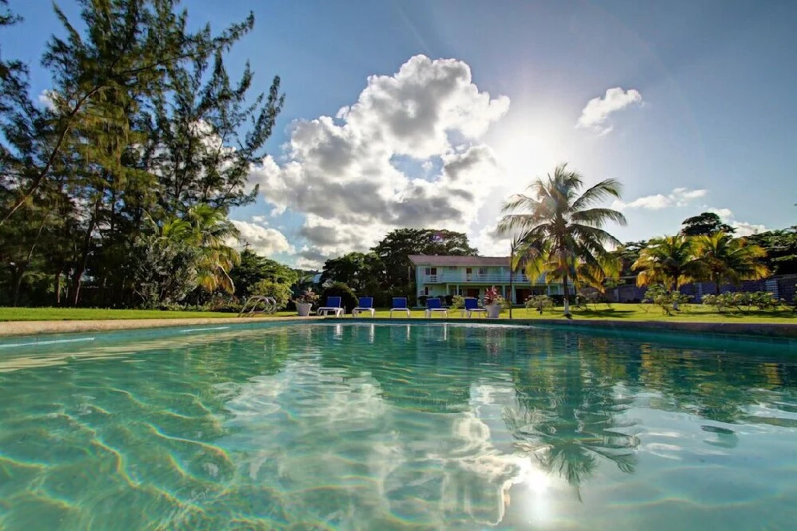 Miramar Villas, 6br by Jamaican Treasures