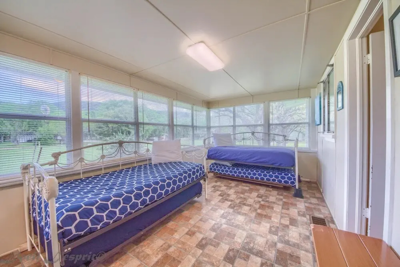 Texas Blue Wagon Rr9084b3 7 Bedroom Home by RedAwning