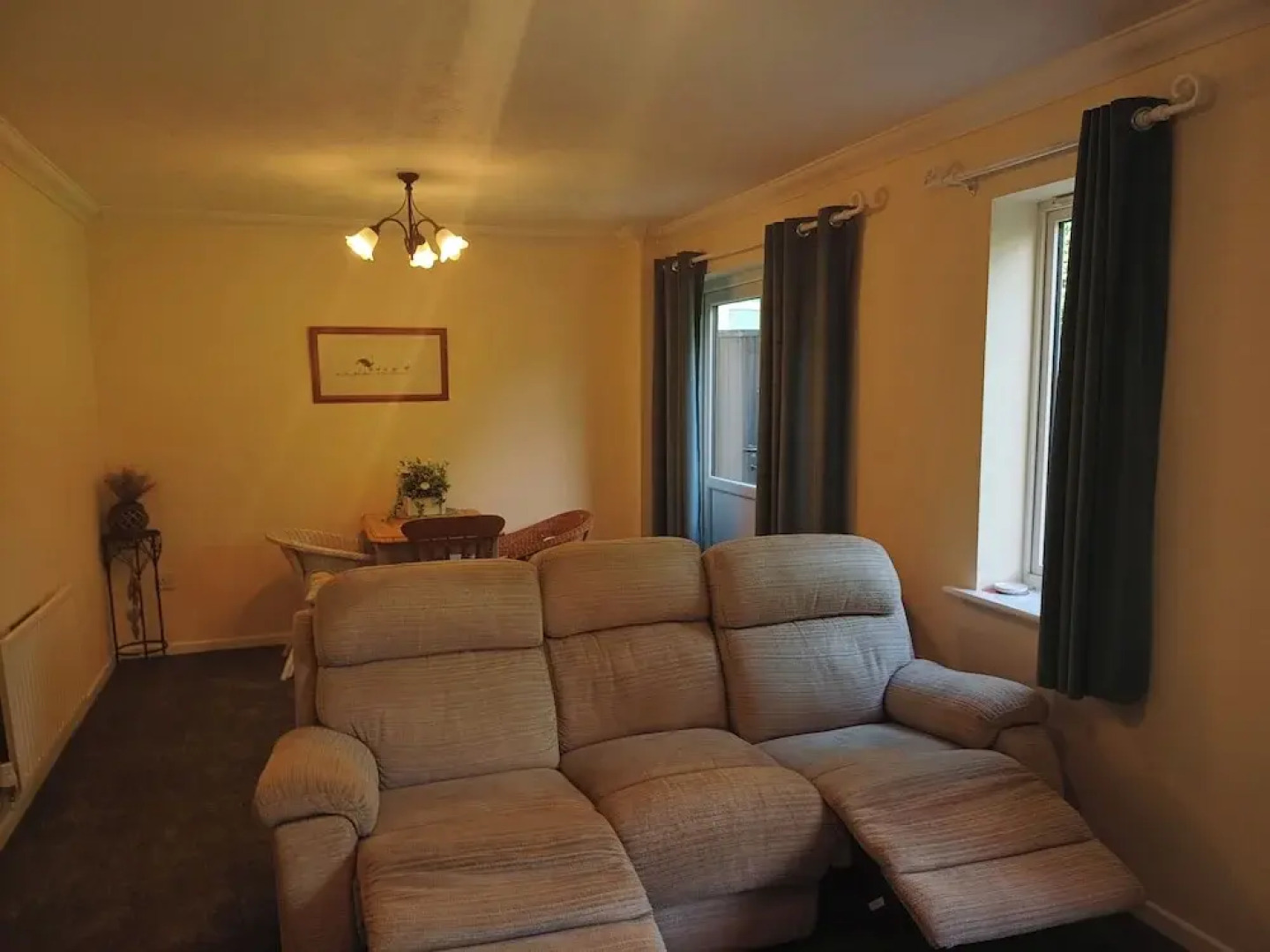 3 Bed House - Sleeps 5 - Pets - Parking