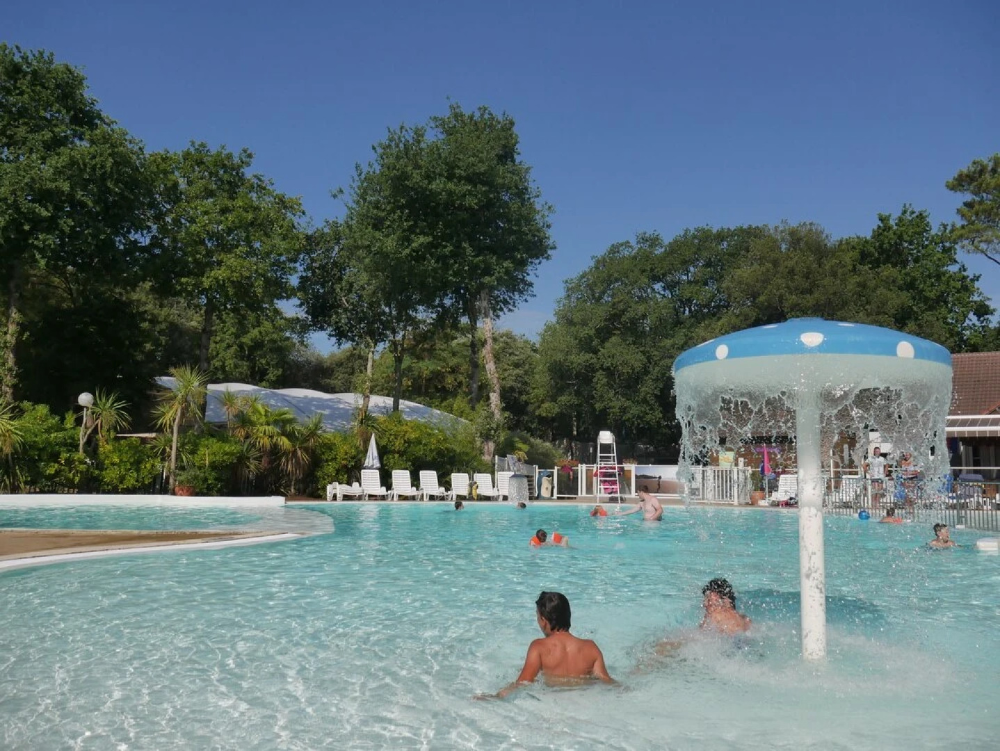 Les Pierres Couchées