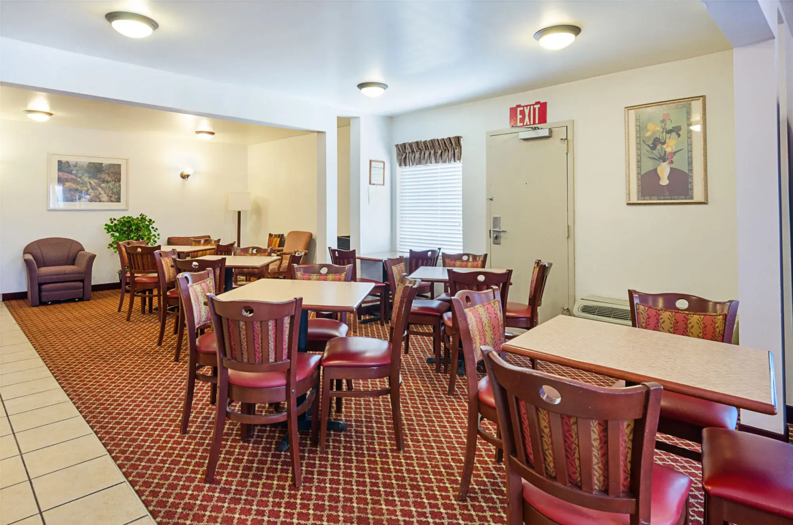 Econo Lodge Inn and Suites