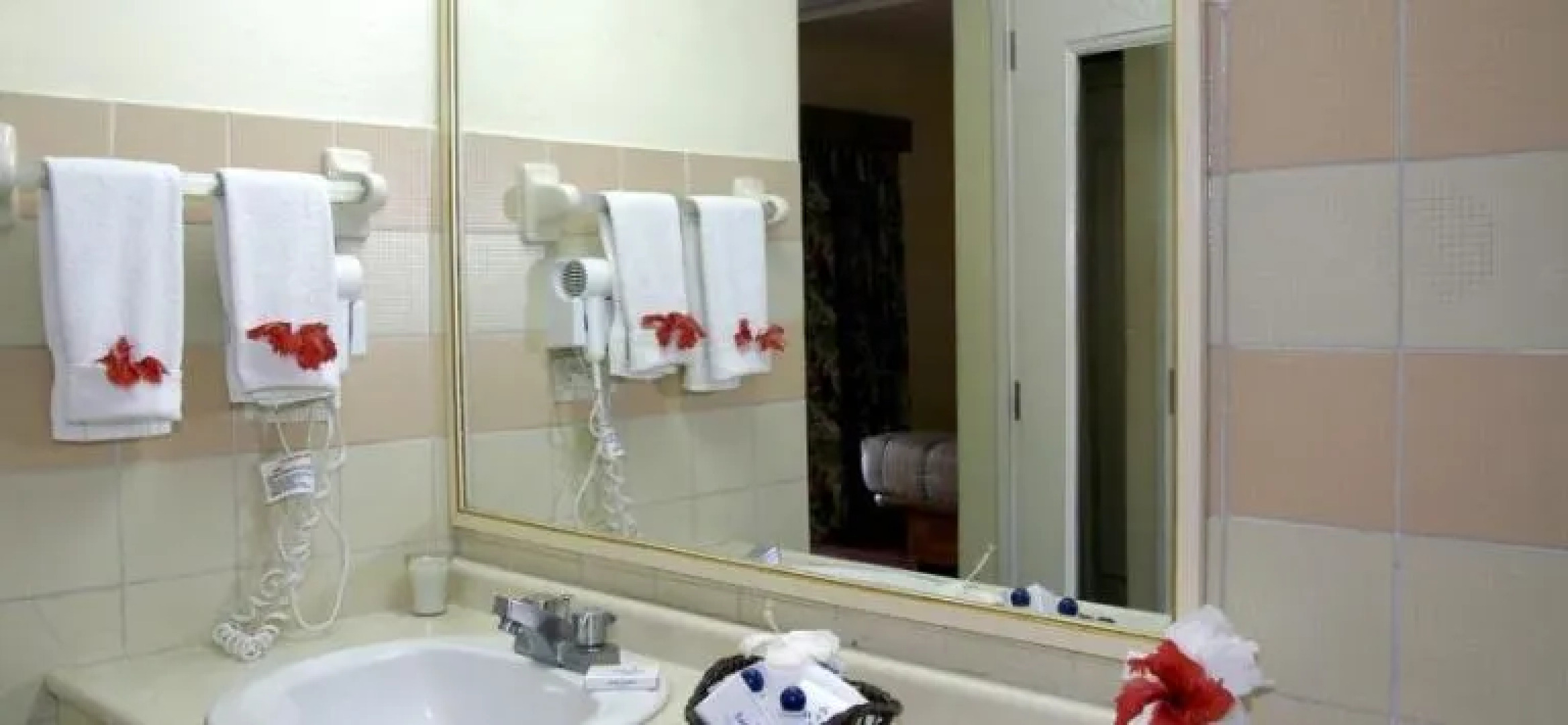 Fun Tropicale Beach Resort