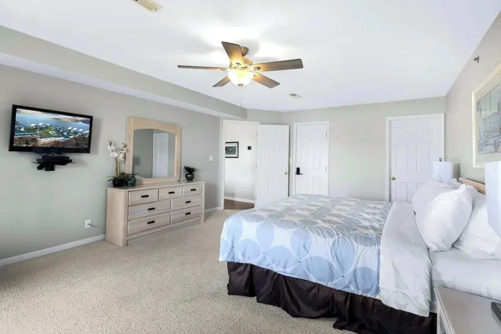 Family Lakefront Oasis Picture Perfect Retreat!