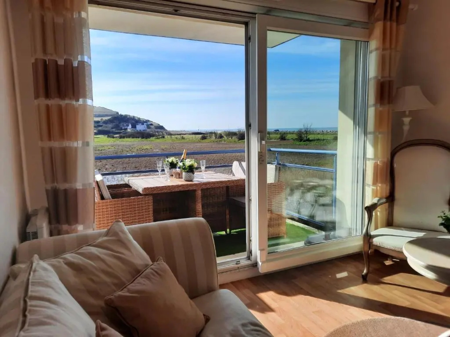 Appartement cosy, avec balcon, vue mer, 200m plage, wifi, 5 personnes, Criel sur mer