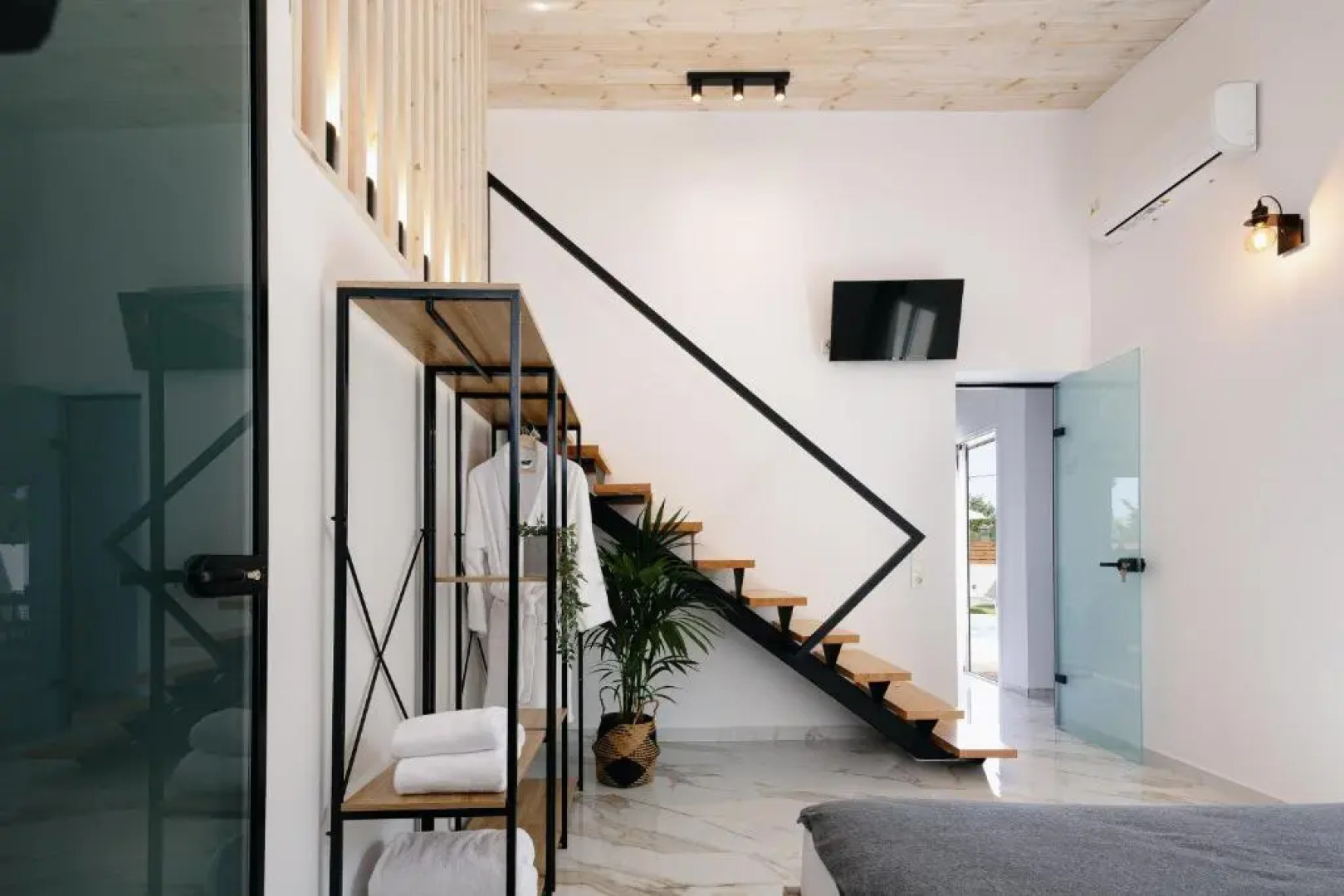 Solis Villa, close to the beach! Heated pool, By ThinkVilla