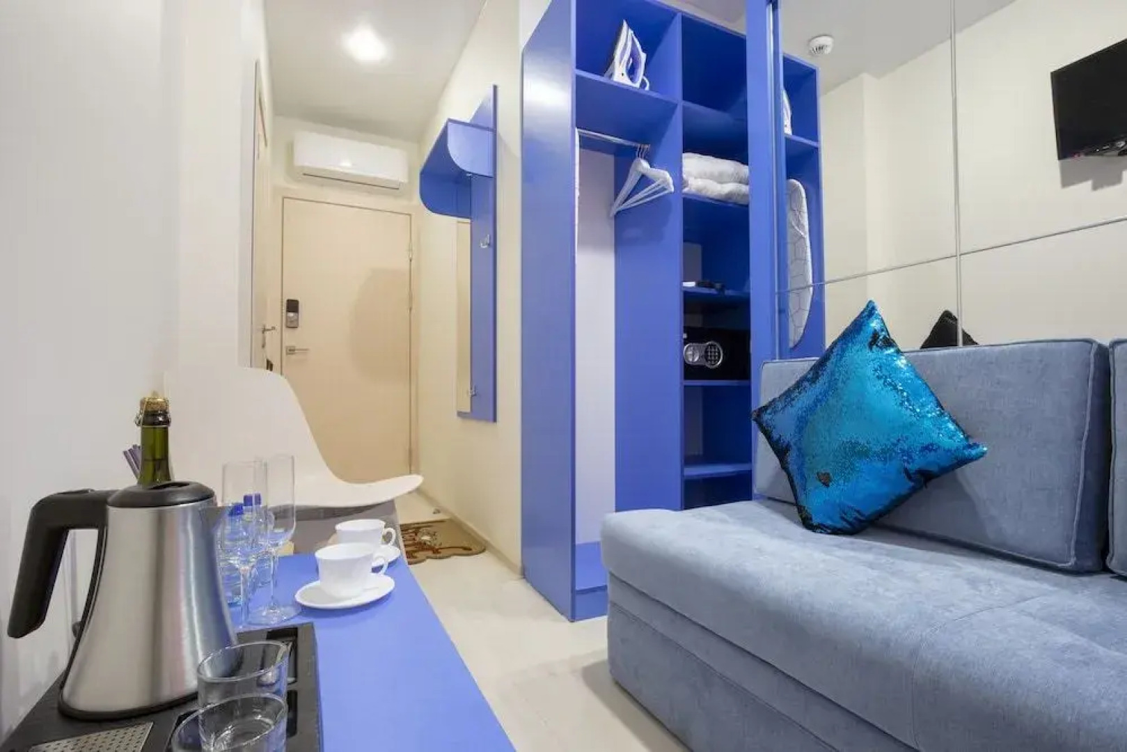 Отель Smart Welcome by Academia