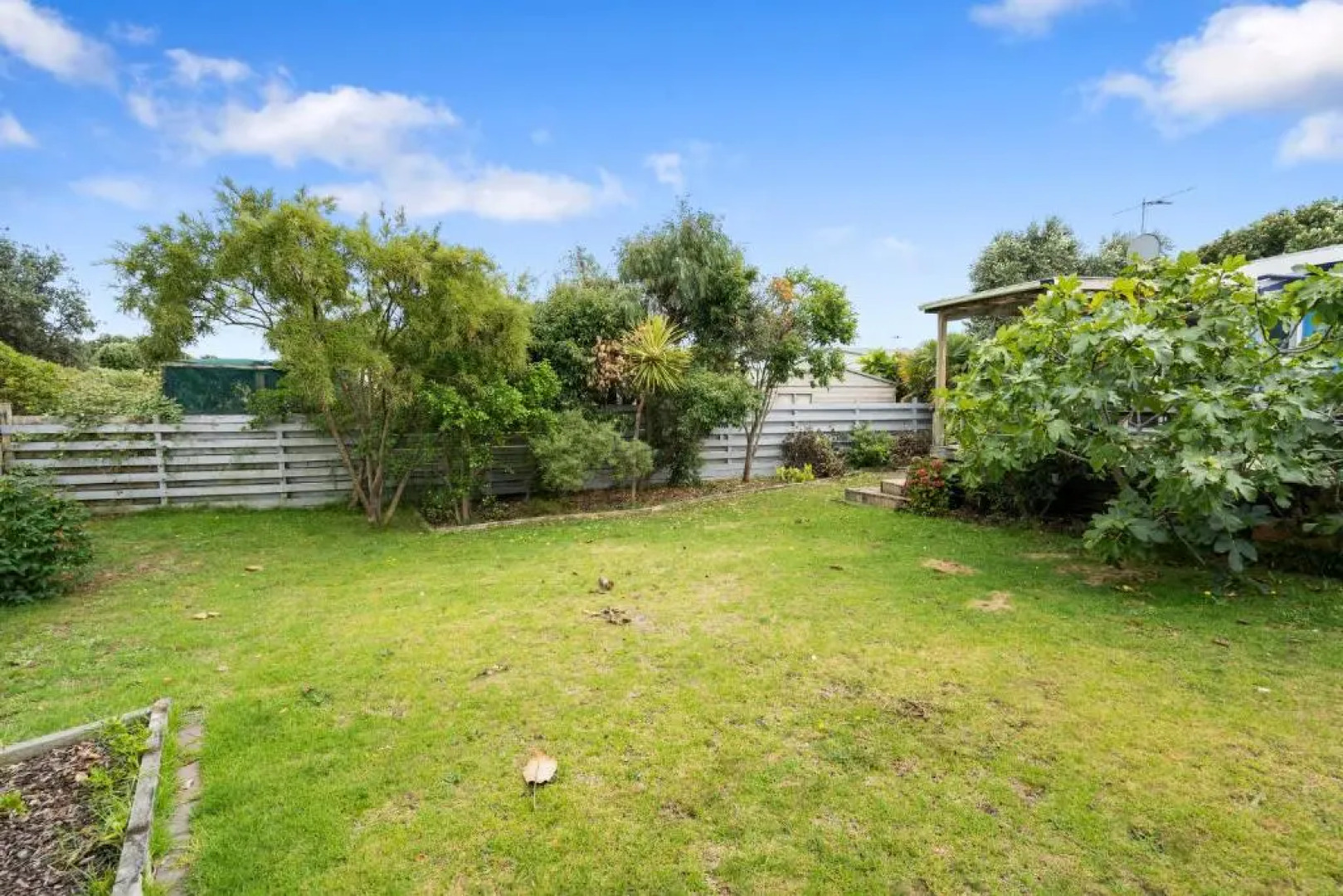The Wee Blue Bach - Waikanae Beach Holiday Home