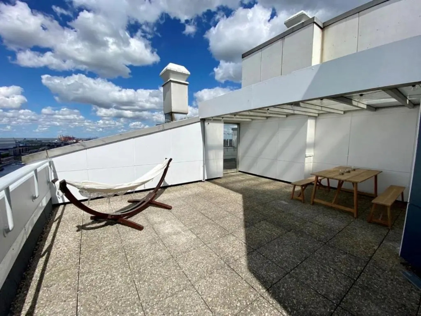 COAST HOUSE Sky Suite