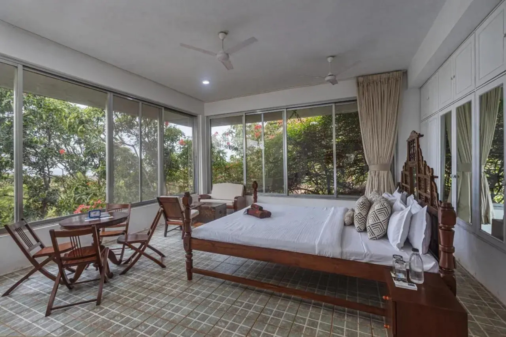 Saffronstays Sunglade