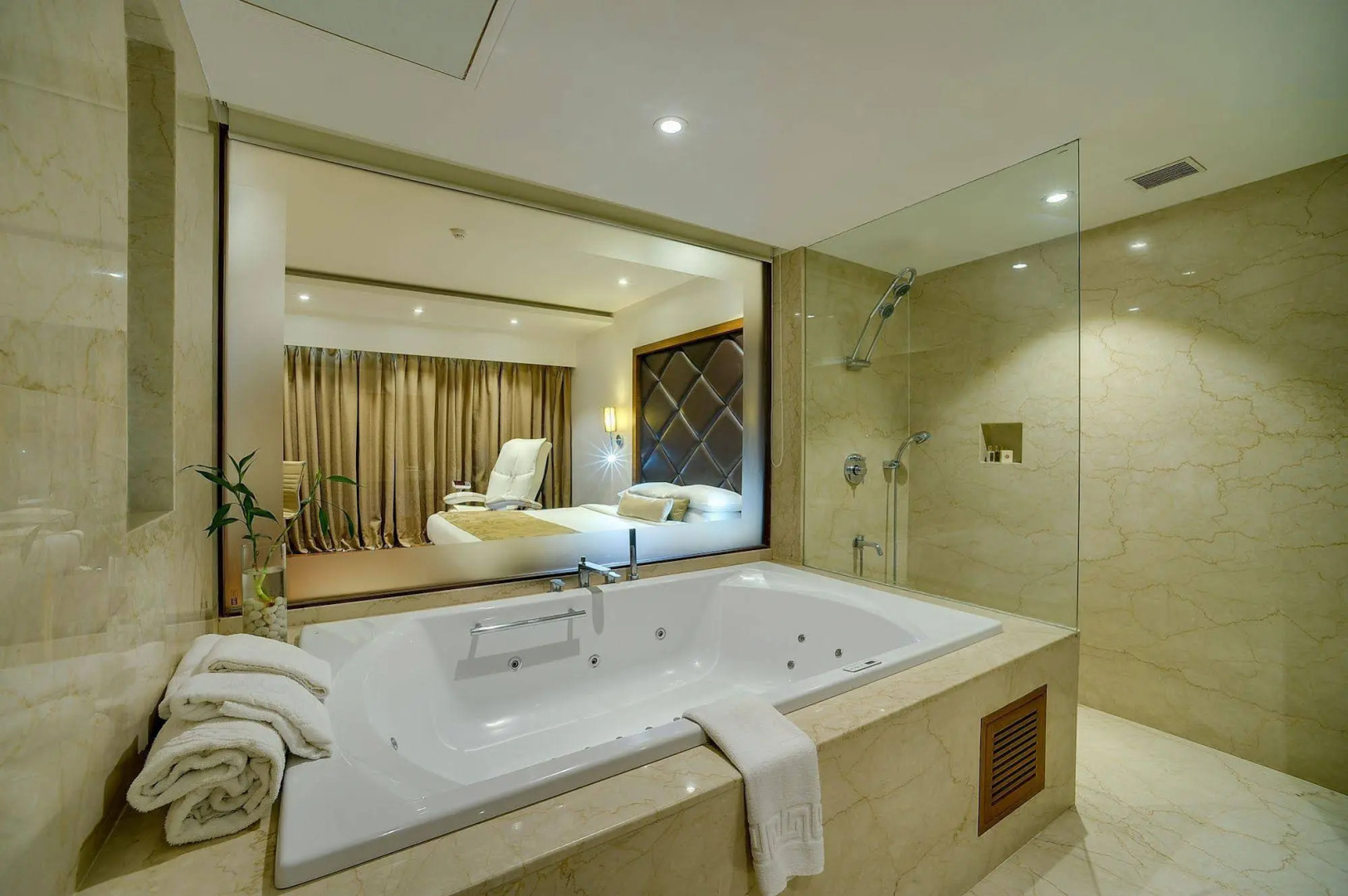 Ramee Grand Hotel and Spa, Pune