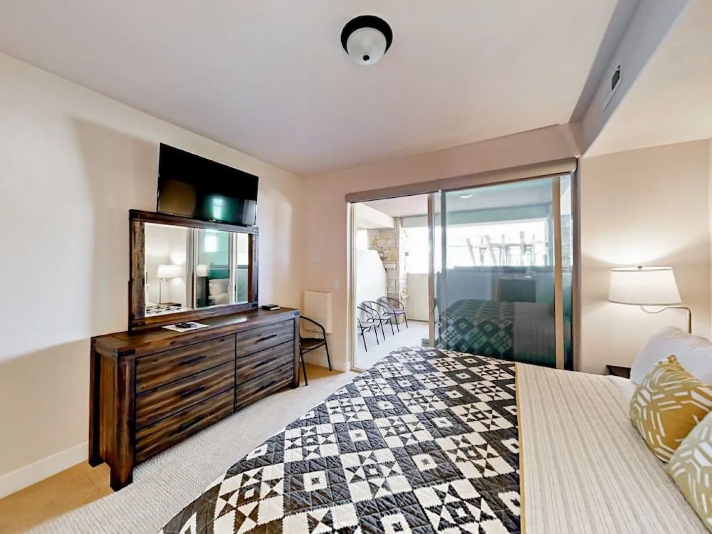 2BR Hot Tub Condo in Newpark by RedAwning