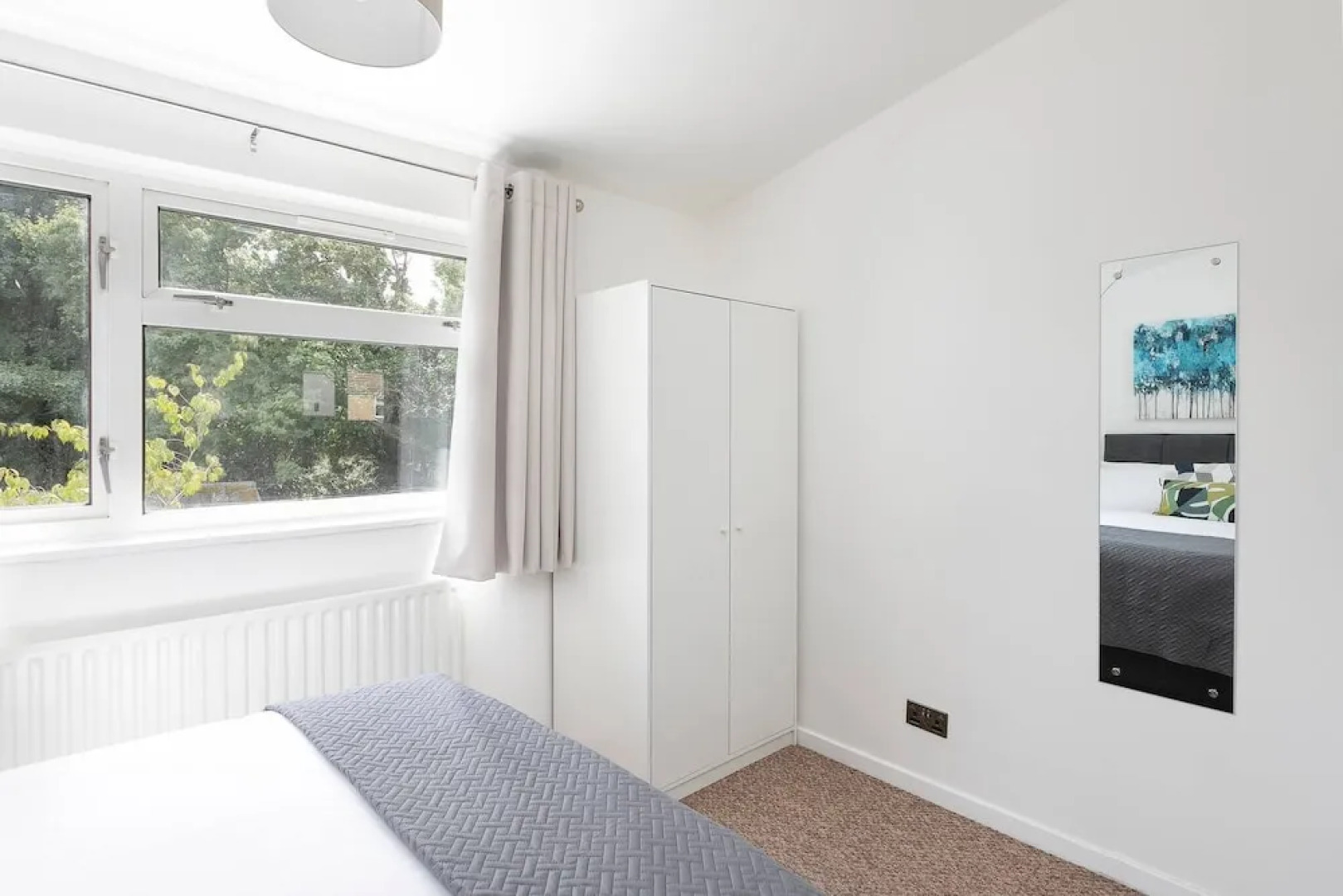 Skyvillion - Lush 2 Bed Hydean Way House & Garden