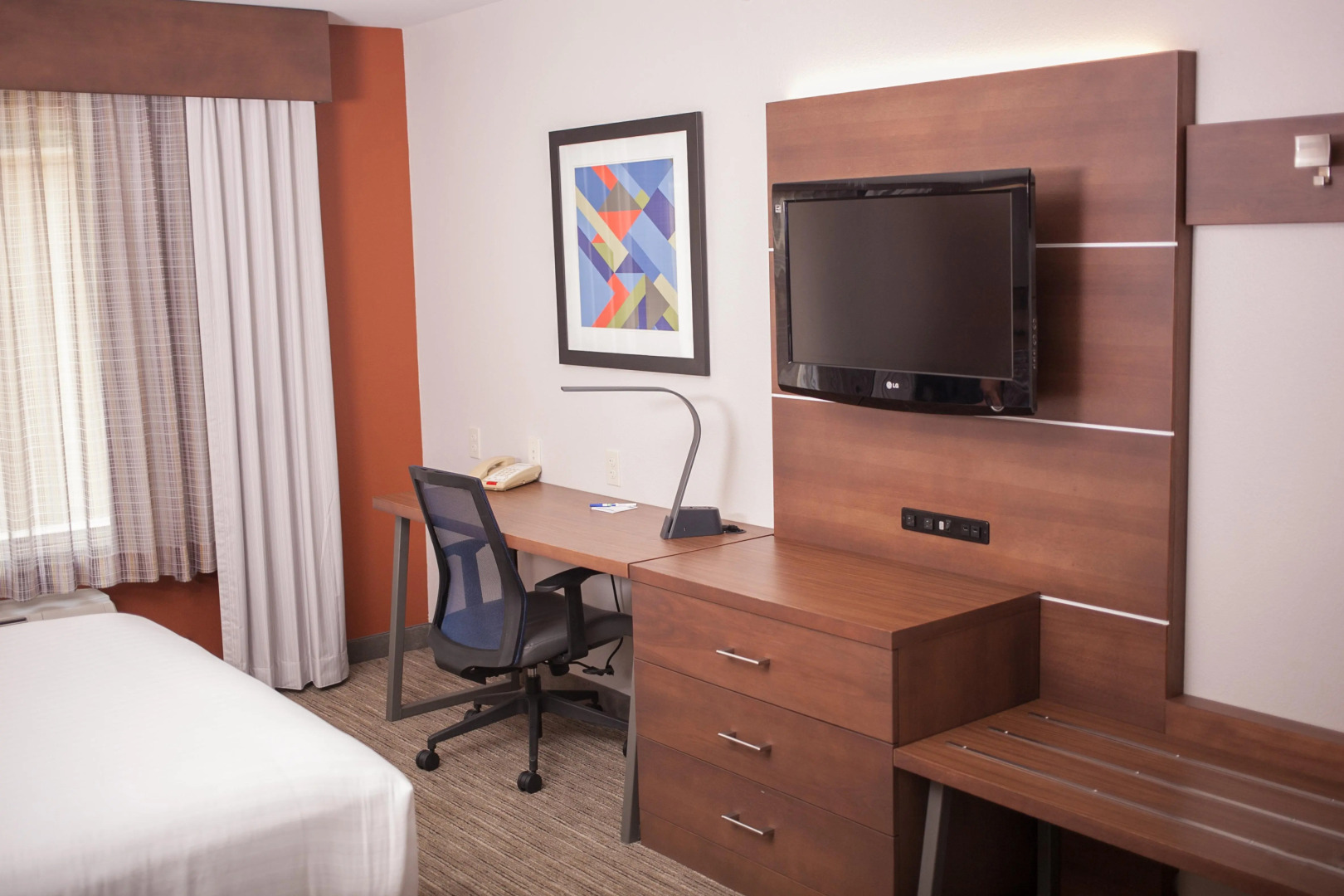 Holiday Inn Express Hotel & Suites by IHG