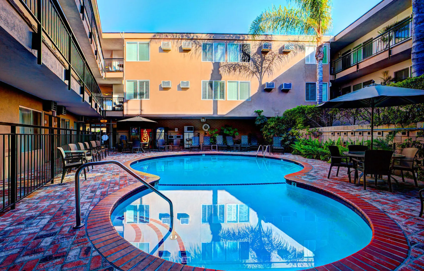 Dunes Inn - Wilshire