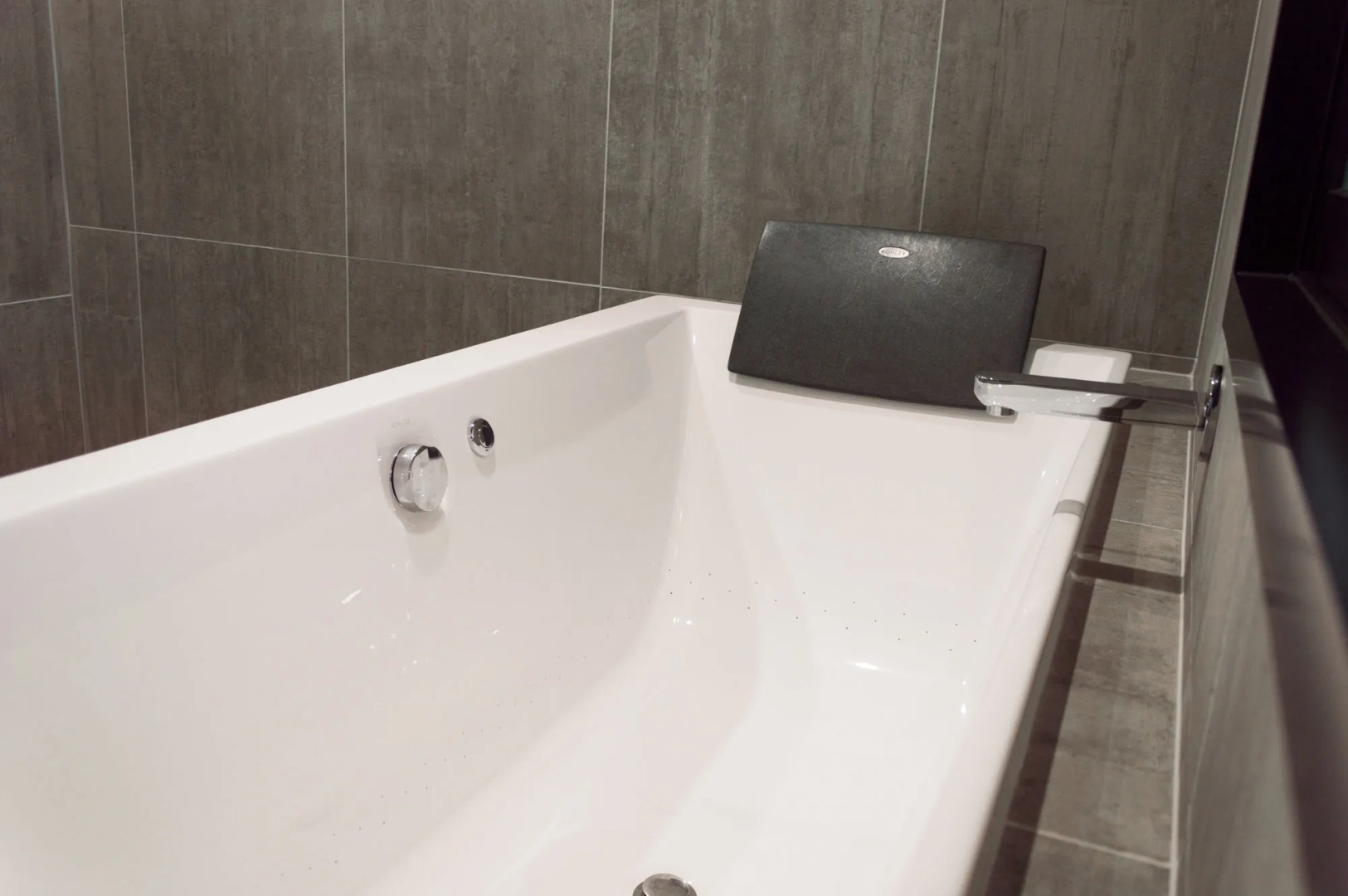 King and Queen Hotel Suites