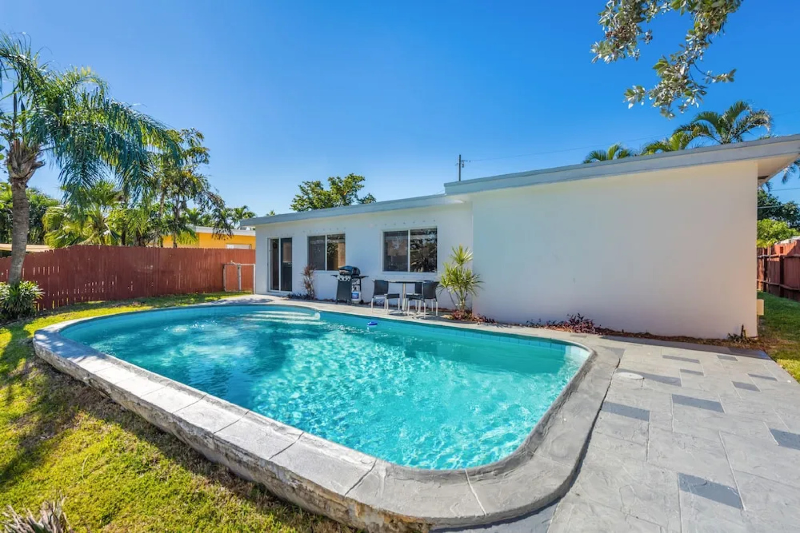 3658 NW 18th Ave Home 2 Bedrooms 2 Bathrooms Home