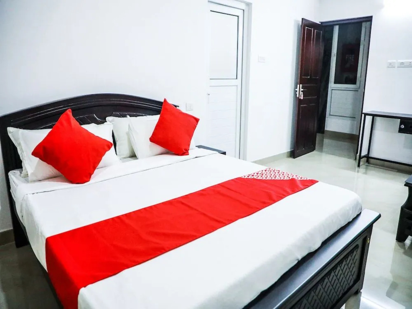 Oyo 27757 Mayflower Residency