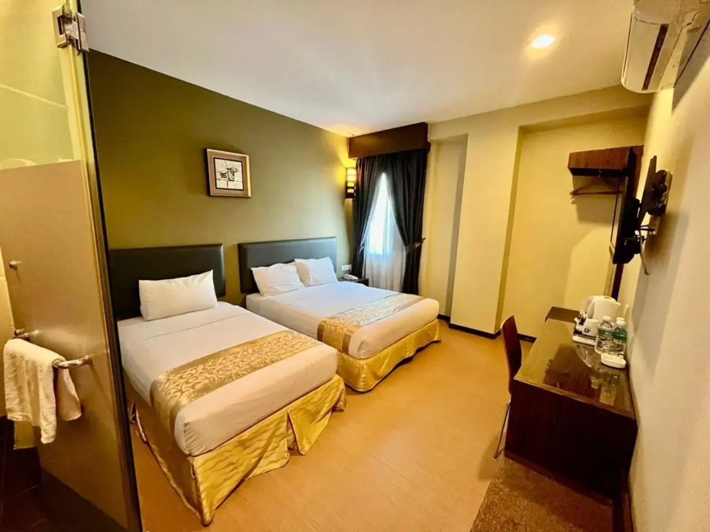 Eight Days Boutique Hotel